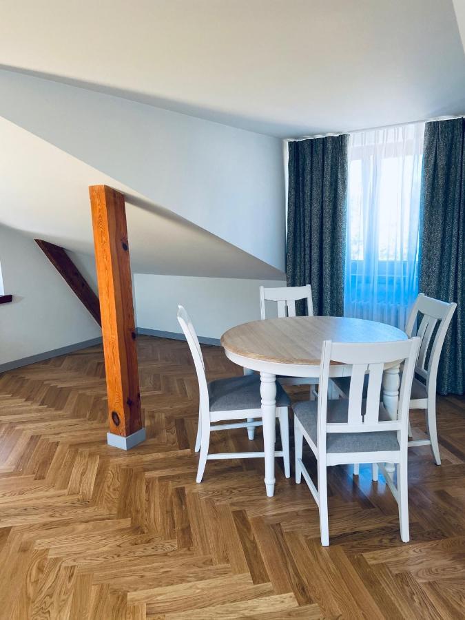 Roze Republikas Apartments Liepāja Esterno foto