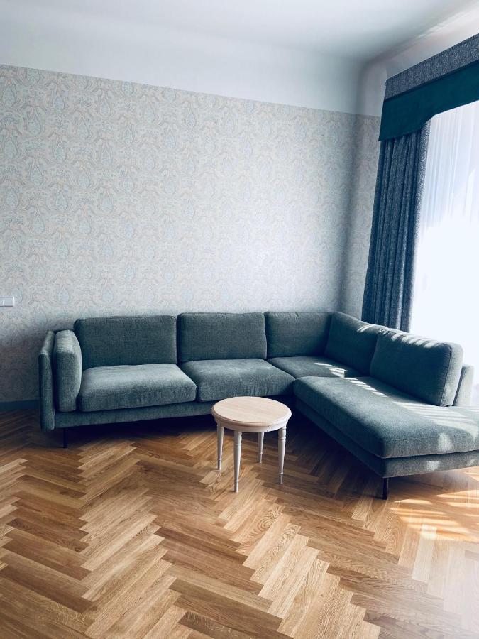 Roze Republikas Apartments Liepāja Esterno foto